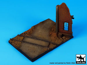 Black Dog D72018 Ruined house with railway crossing base 1/72 – Bild 3