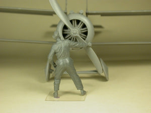 Copper State Models F32-027 RFC Air Mechanic spinning the propeller 1/32 – Bild 2