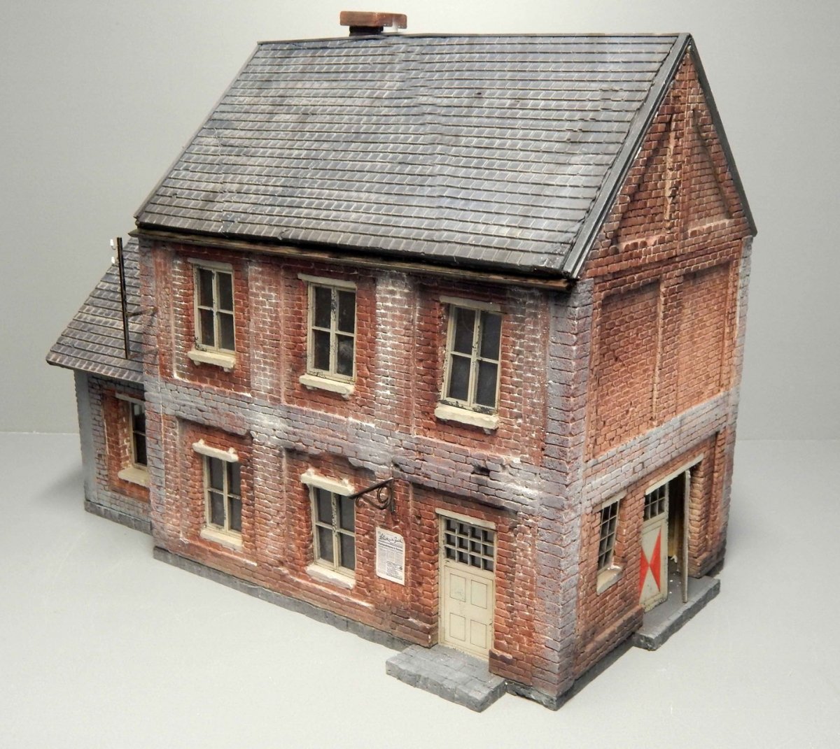 RT-Diorama 35210 Town House (Modular System) 1/35 – imagen 5