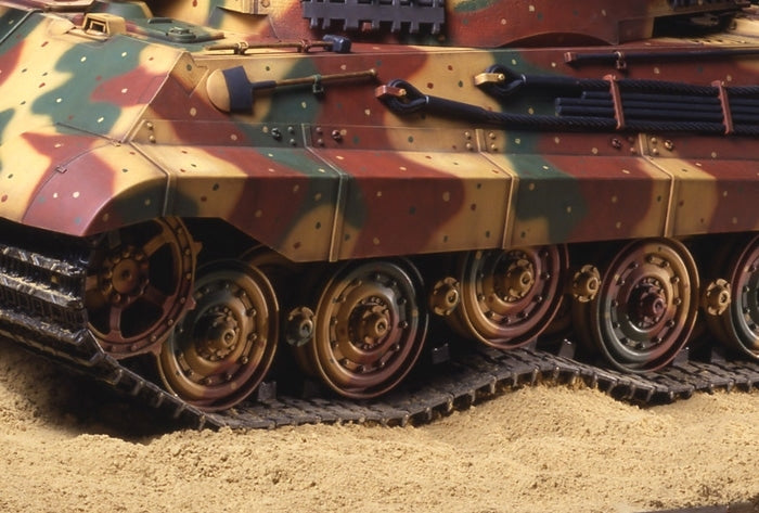 Tamiya 56018 R/C GERMAN HEAVY TANK TYPE VI KING TIGER PRODUCTION TURRET FULL-OPTION COMPLETE KIT 1/16 – image 9