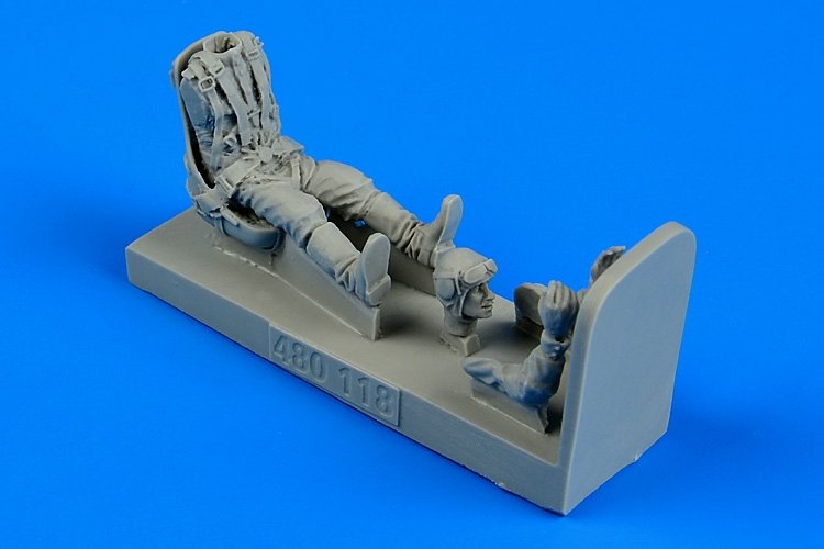 Aerobonus 480118 Russian Fighter Pilot WWII with seat for La-5 1/48