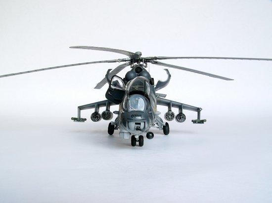 Trumpeter 05103 Mil Mi-24V Hind-E Helicopter – zdjęcie 6
