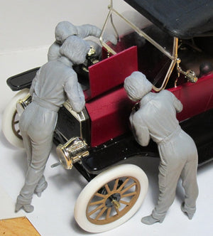 ICM 24009 American mechanics (1910s) (3 figures) 1/24 – image 2