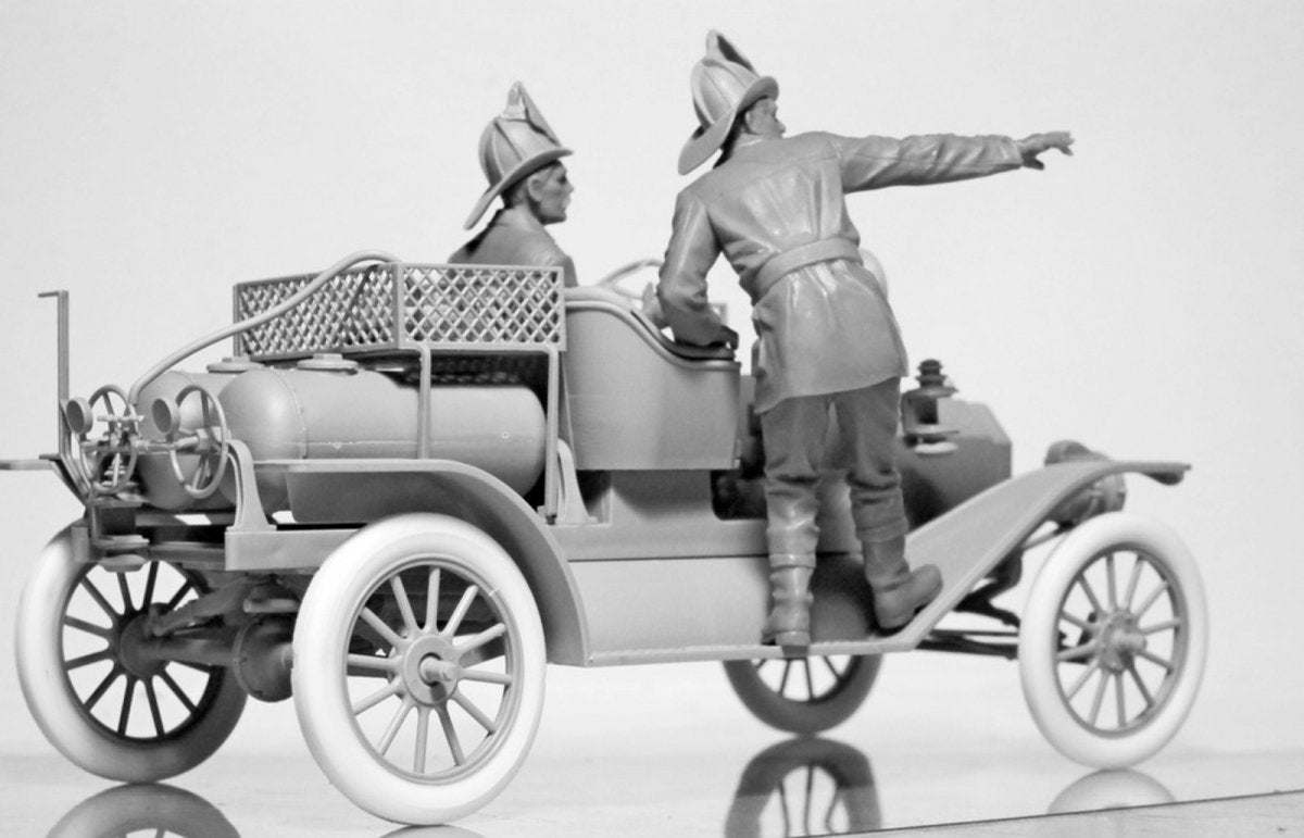 ICM 24017 Model T 1914 Fire Truck with Crew 1/24 – immagine 12