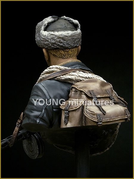 Young Miniatures YM1827 SOVIET MOUNTAINEER OFFICER 1942 1/10 – immagine 7