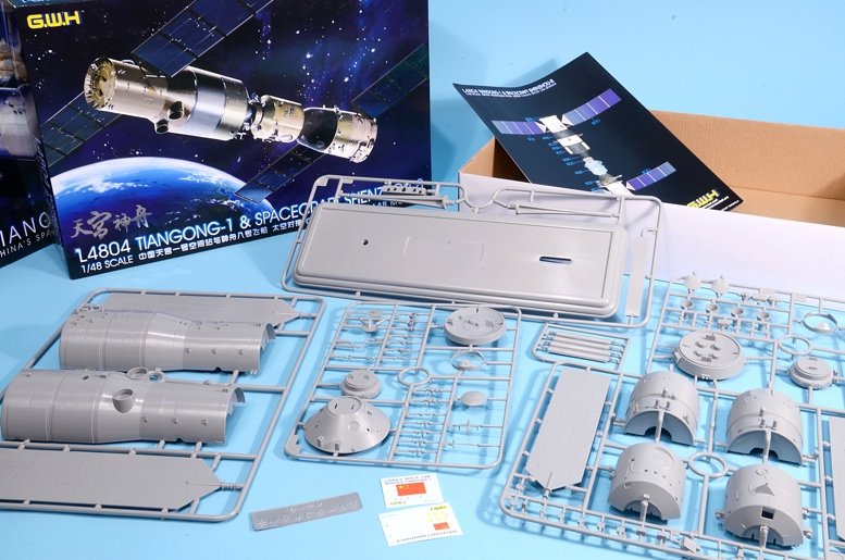 Great Wall Hobby L4804 Shenzhou-8 spacecraft and Tiangong-1 1/48 – Bild 2
