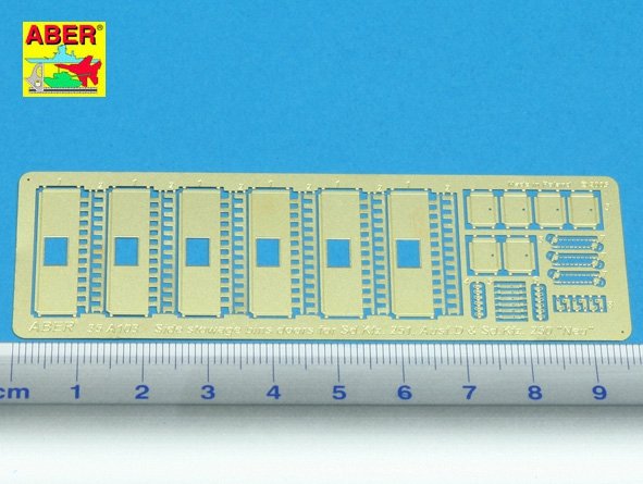 Aber 35A103 Armored personnel carriers side stowage bins doors for Sd. Kfz. 251, Ausf.D and Sd. Kfz. 250 Noe 1/35 – immagine 2