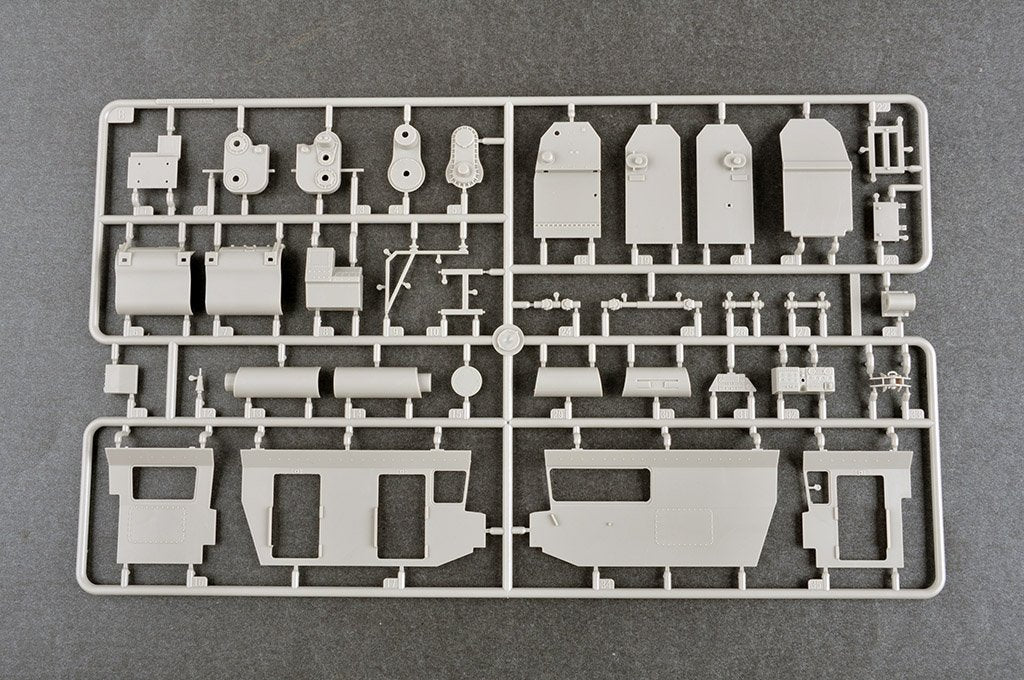 Trumpeter 01082 15U175 TEL of RS-12M1 Topol-M ICBM complex 1/35 – image 11