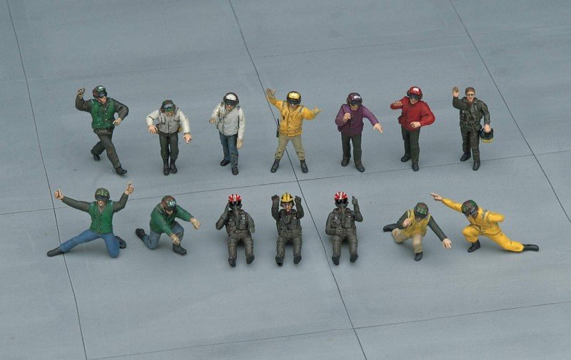 Hasegawa X48-6 U.S. NAVY PILOT DECK CREW SET C 1/48 – immagine 2