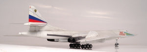 Zvezda 7002 Bombardier stratégique supersonique russe Tu-160 (1/144) – image 3