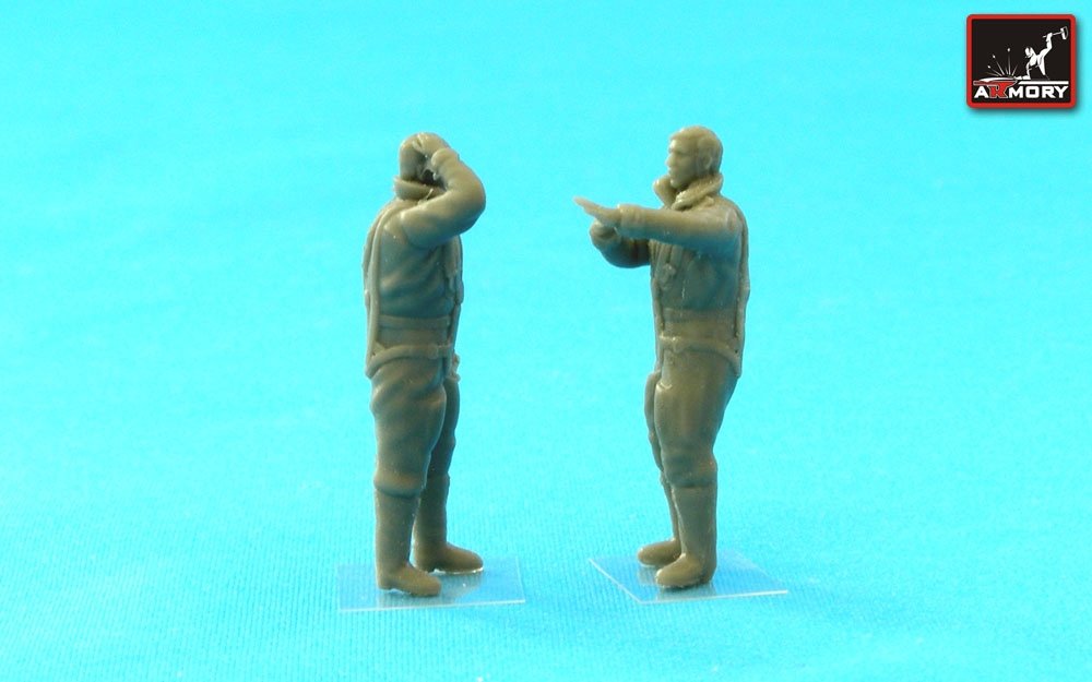 Armory Models F7224a RAF WWII crewmen in high altitude outfit – “Flight Stories” 1/72 – immagine 4