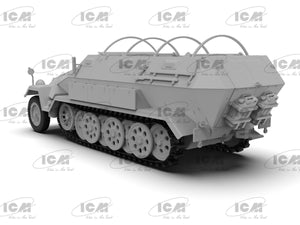ICM 35113 Krankenpanzerwagen Sd.Kfz. 251/8 Ausf А, livery variant for the Eastern Front, 1941-42 1/35 – zdjęcie 3