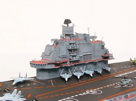 Trumpeter 05606 USSR Admiral Kuznetsov aircraft carrier 1/350 – immagine 7