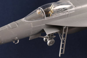 Hobby Boss 85818 F/A-18E Super Hornet VFC-12 1/48 – image 7