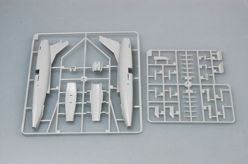 Trumpeter 01648 F-100C Super Sabre 1/72 – immagine 7