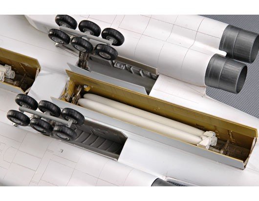 Trumpeter 01620 Tu-160 BLACKJACK 1/72 – image 9