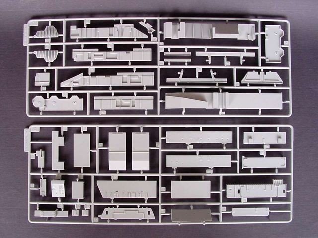 Trumpeter 05604 U.S. Aircraft Carrier CV-13 Franklin 1944 1/350 – immagine 5