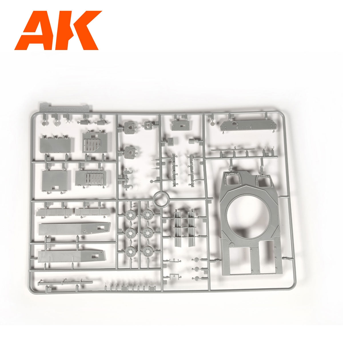 AK Interactive AK35504-A PZ.KPFW.IV AUSF.D AFRIKA KORPS + DAK PANZERFAHRER 1/35 – immagine 12