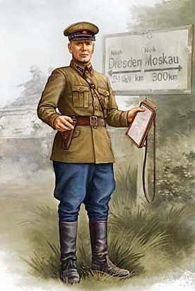 Trumpeter 00703 WWII Soviet Officer Vol.1 1/16