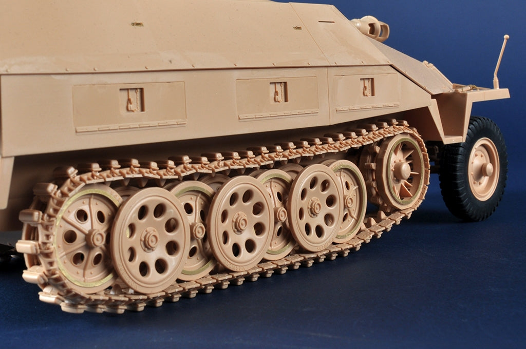 Trumpeter 00943 Sd.Kfz 251/22D 1/16 – image 15