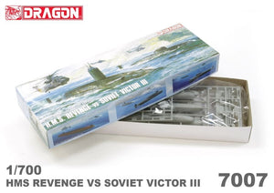 Dragon 7007 HMS Revenge contre Victor III soviétique 1/700