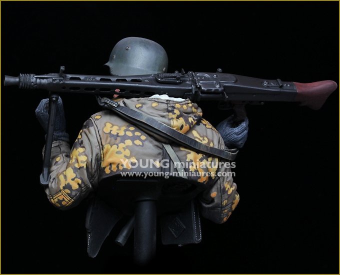 Young Miniatures YM1882 German Machine Gunner Eastern Front WWII 1/10 – Bild 4