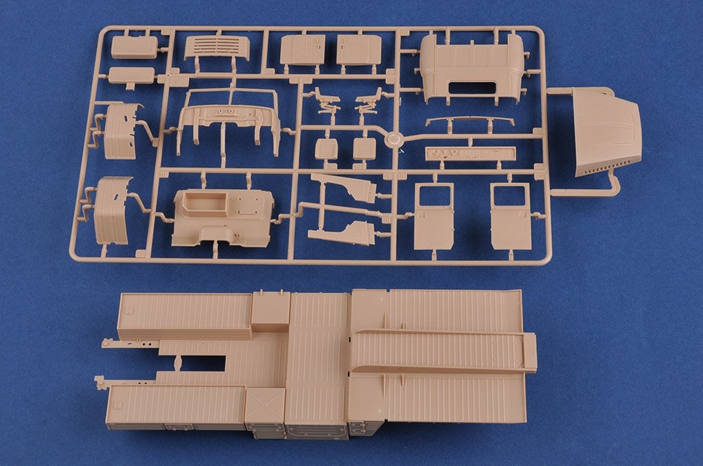 Hobby Boss 85511 Russian KrAZ-260B Tractor with 5P85TE TEL S-300PMU 1/35 – immagine 11