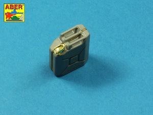 Aber 16158A German WW II 20L Jerry Can closings &amp;amp; 200L fuel drum covers (choice A) 1/16 – immagine 9