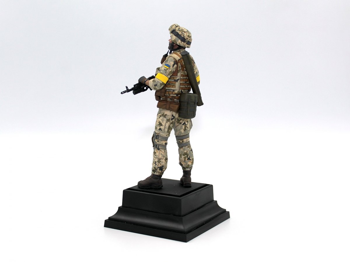 ICM 16104 Soldat des Forces armées ukrainiennes 1/16 – image 12