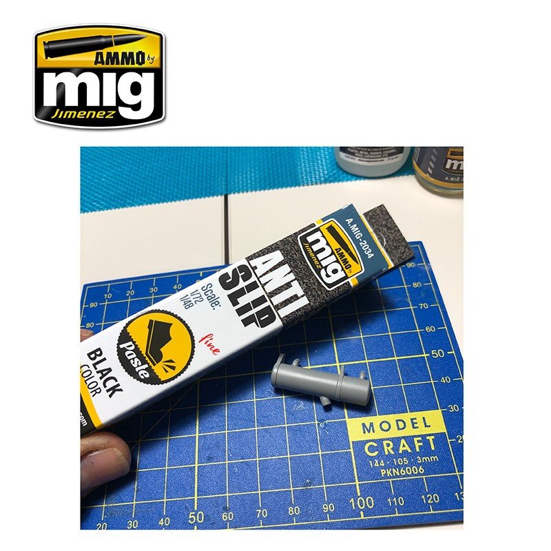 Pâte antidérapante Ammo of Mig 2034 - Couleur noire pour maquettes 1/72 et 1/48  – image 6