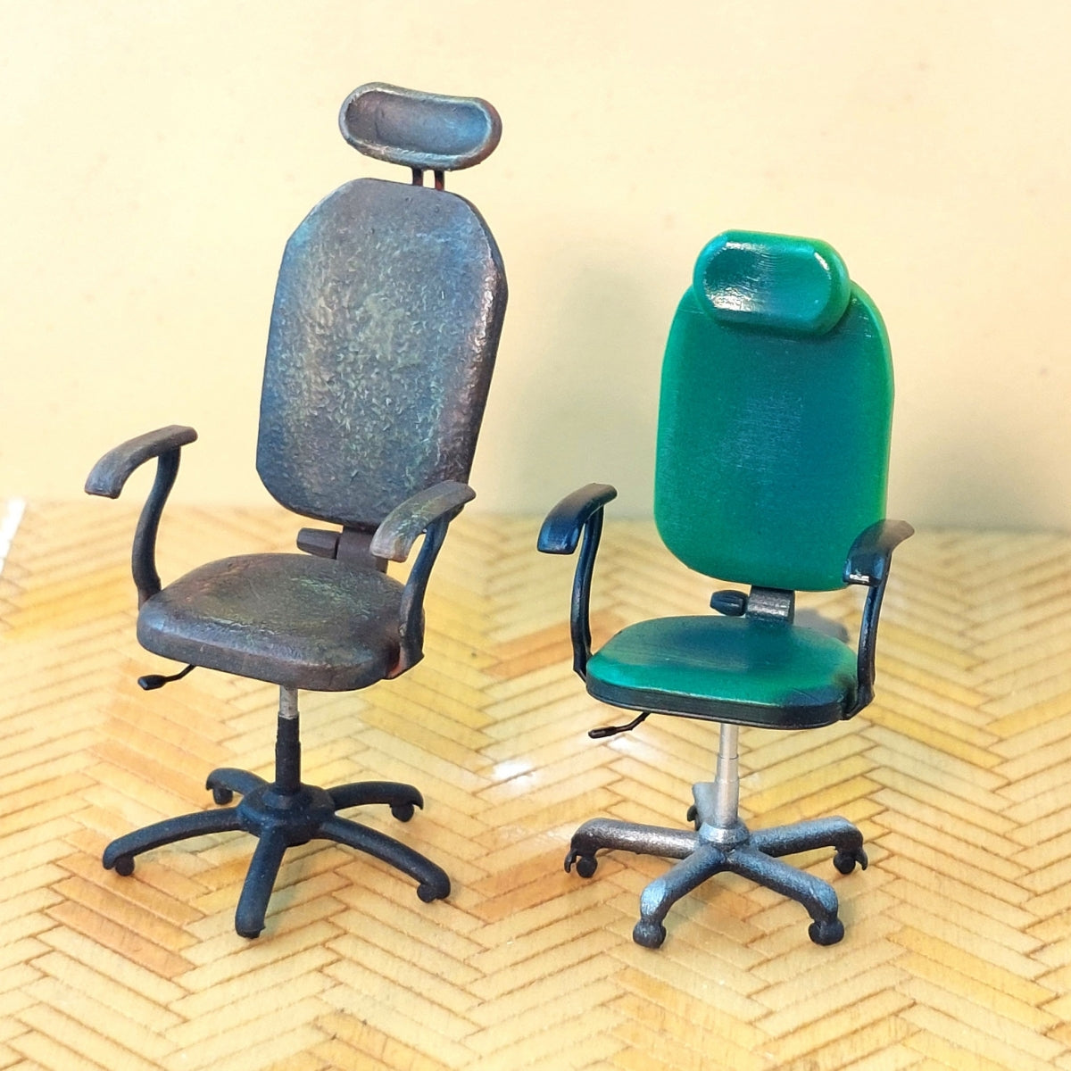 Point of no Return 3524058 Chaises de bureau, deux modèles différents 1/35  – image 2