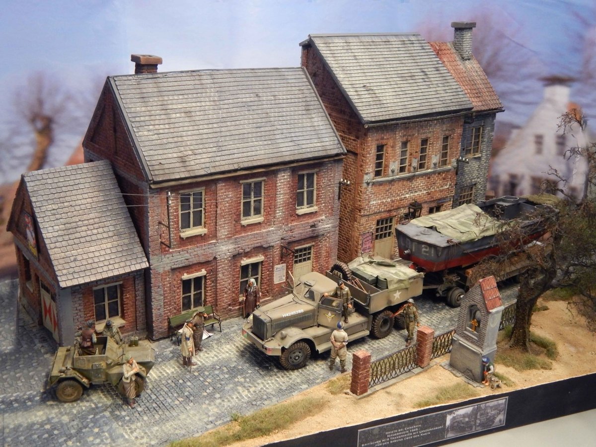 RT-Diorama 35210 Town House (Modular System) 1/35 – imagen 3