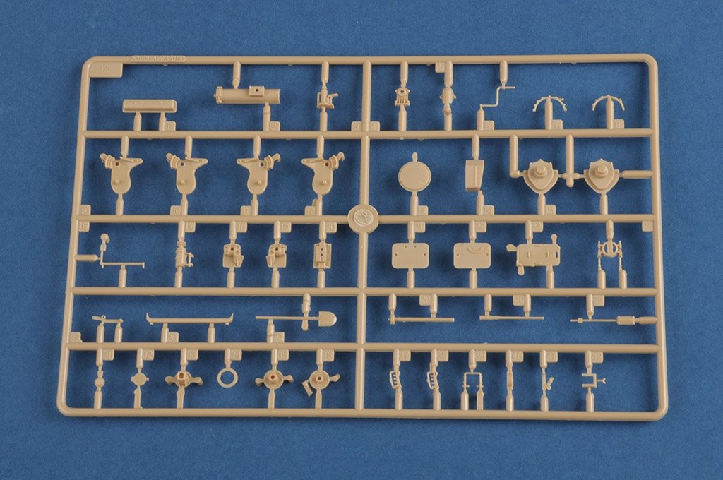 Hobby Boss 83894 French R35 with FCM turret tank 1/35 – zdjęcie 6