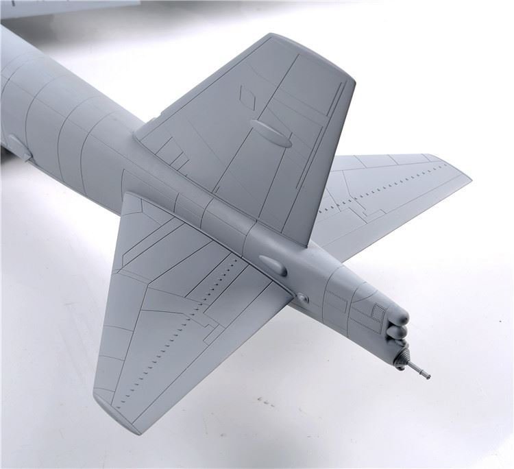 Modelcollect UA72200 B-52H U.S. Stratofortress strategic Bomber 1/72 – immagine 20