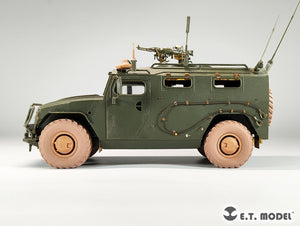 ET Model P35-154 Véhicule blindé haute mobilité russe GAZ-233014 STS TIGER Roues affaissées pour kit Meng 1/35  – image 9