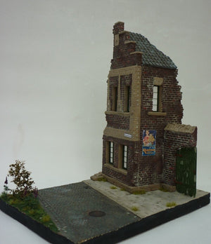 RT-Diorama 35202 Socle de diorama : Ruine de maison en briques 1/35  – image 4