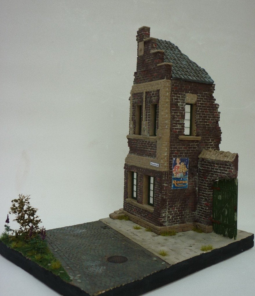 RT-Diorama 35202 Socle de diorama : Ruine de maison en briques 1/35  – image 4