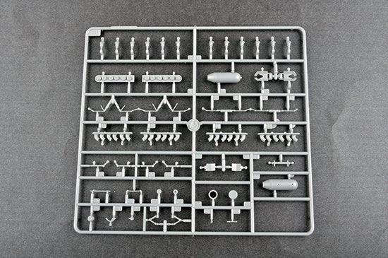 Trumpeter 02212 P-40N War Hawk 1/32 – image 9