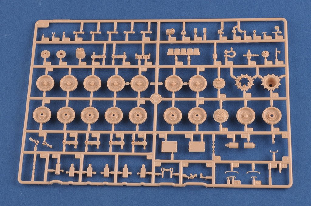 Hobby Boss 84557 Leopard C2 MEXAS with TWMP Track Width Mine Plow 1/35 – immagine 9