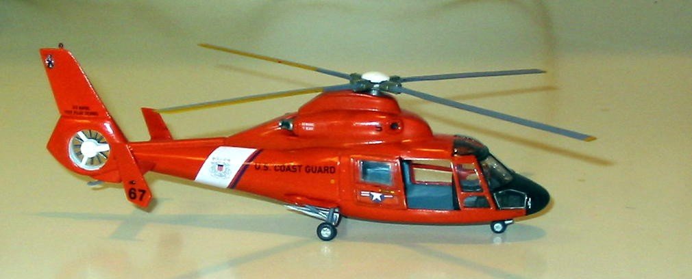 Revell 04467 Eurocopter SA-365 Dauphin 2 1/72 – image 3