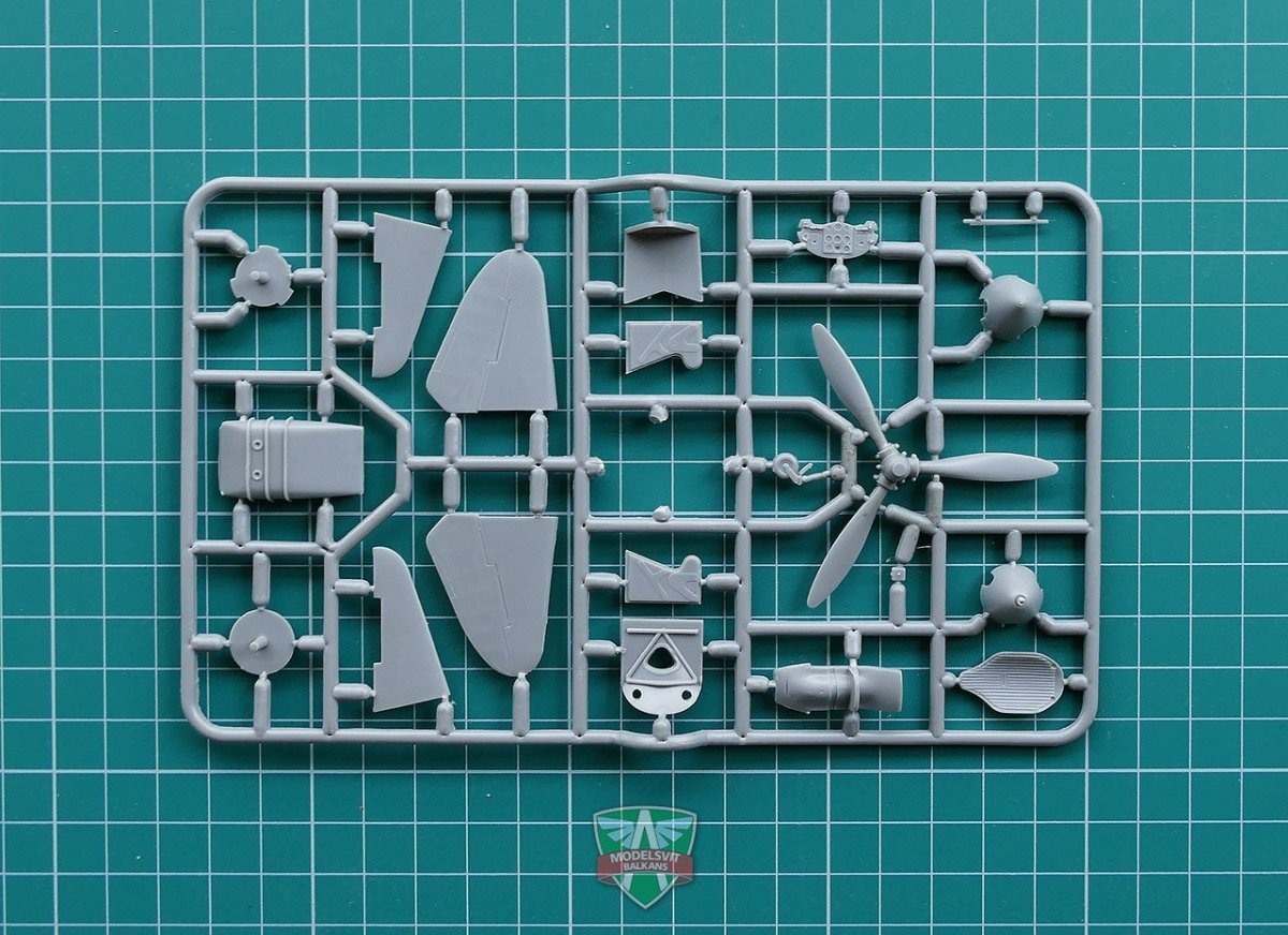 Modelsvit 4802 Yak-1 Soviet fighter on skis 1/48 – imagen 5
