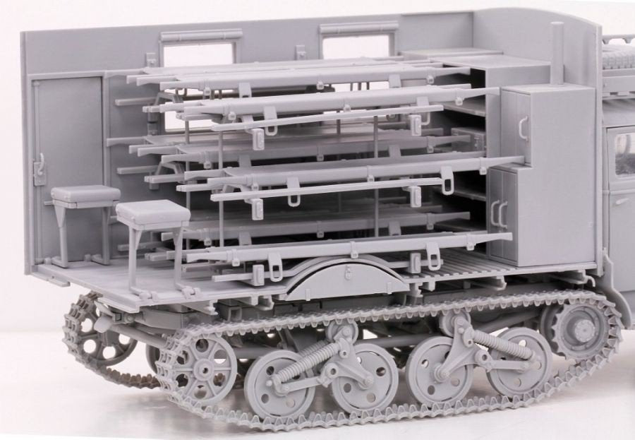 Dragon 6766 Sd.Kfz.3 Ambulance Maultier (1/35) – image 14