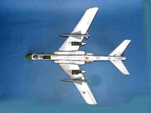 Trumpeter 01613 Tupolev Tu-16K-10 BADGER C 1/72 – image 2