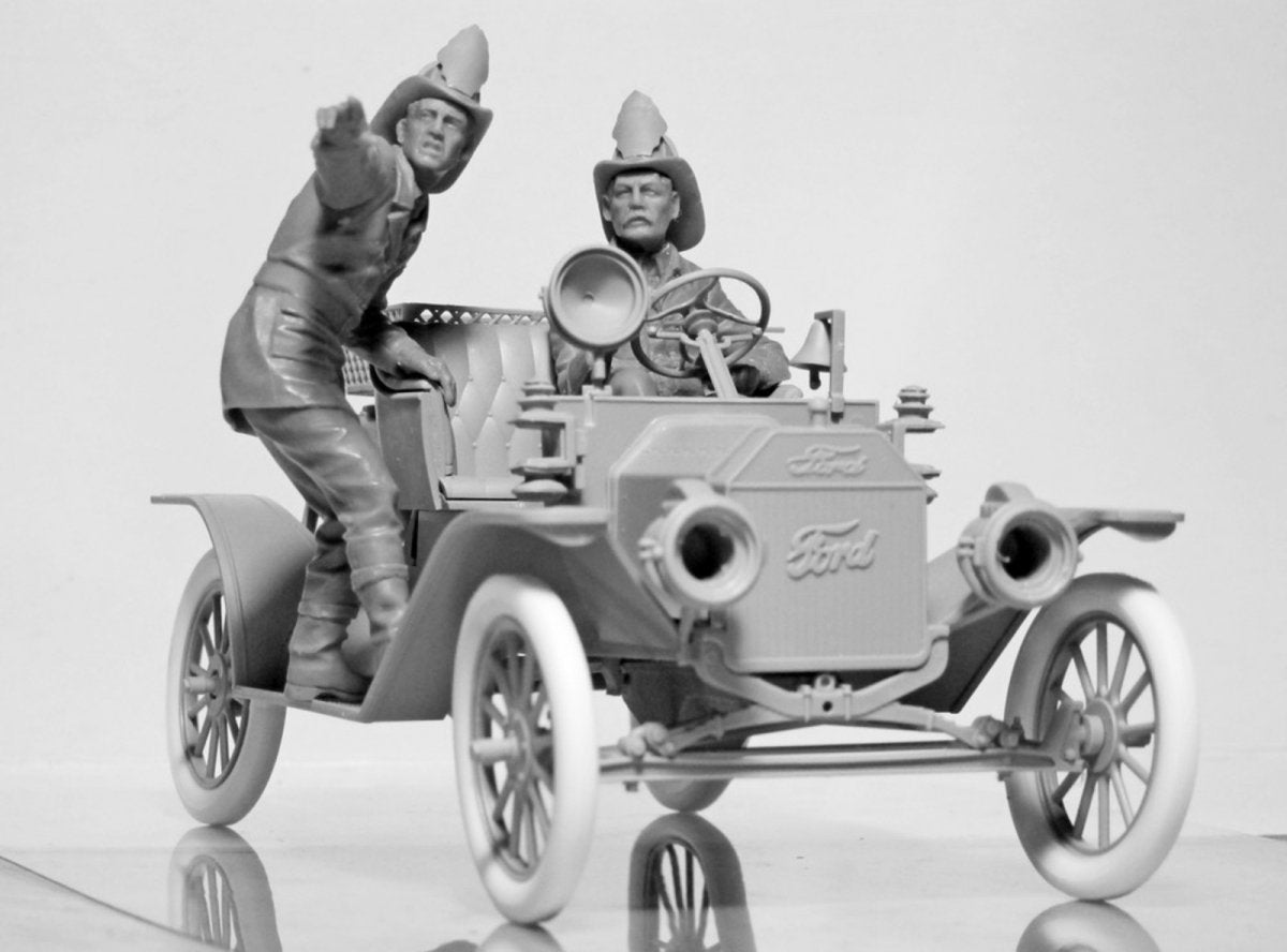 ICM 24017 Model T 1914 Fire Truck with Crew 1/24 – immagine 7