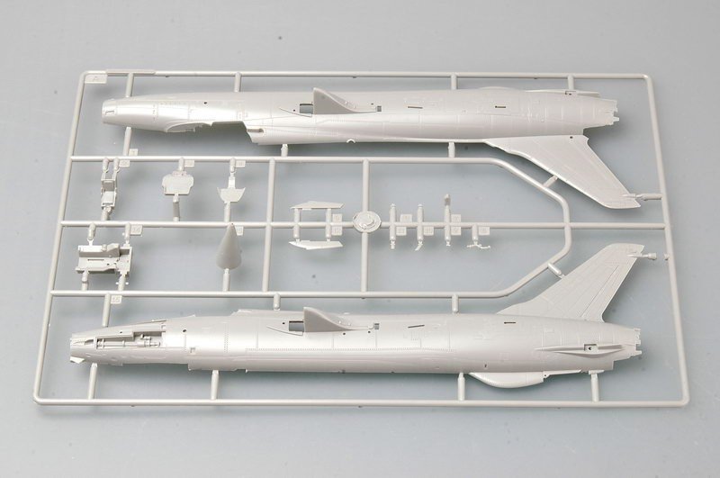 Trumpeter 01617 F-105D Thunderchief 1/72 – image 7