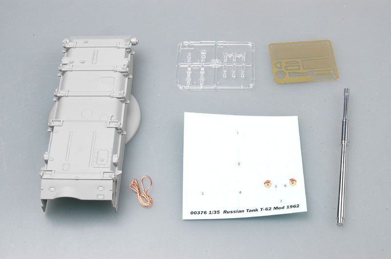 Trumpeter 00376 Soviet T-62 Main Battle Tank Mod.1962 1/35 – zdjęcie 3