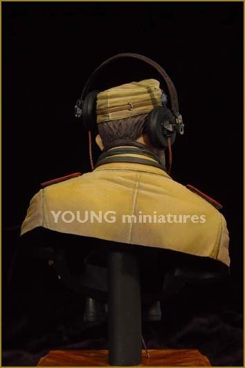 Young Miniatures YM1802 DAK Panzer Officer 1/10 – imagen 4