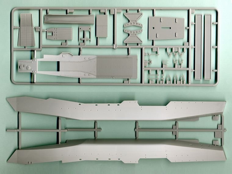 Pit-Road WB07 IJN No.103 class landing ship 1/350 – image 3