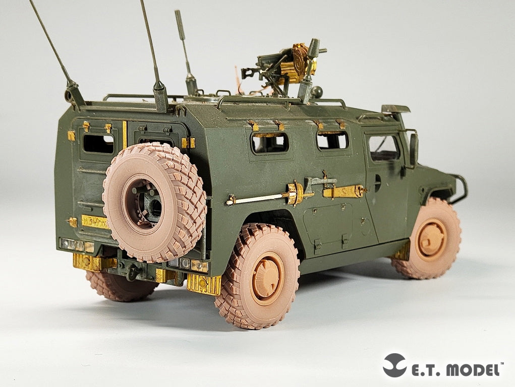ET Model P35-154 Véhicule blindé haute mobilité russe GAZ-233014 STS TIGER Roues affaissées pour kit Meng 1/35  – image 7