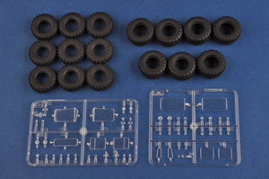 Hobby Boss 85513 Ukraine KrAZ-6446 Tractor with MAZ/ChMZAP-5247G semitrailer 1/35 – imagen 12